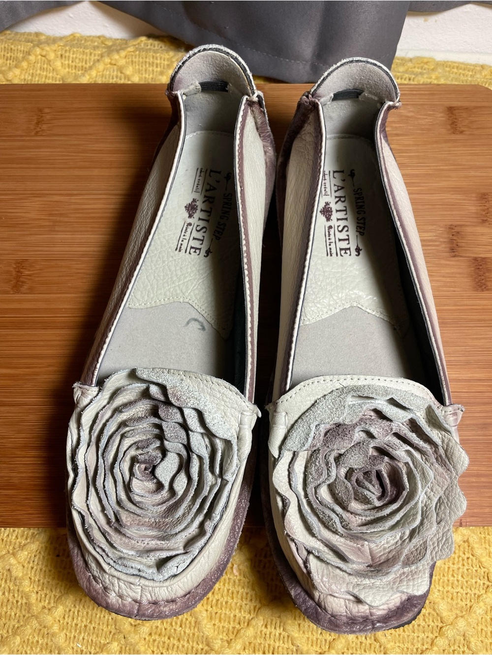 L'Artiste Spring Step Women's Floral Leather Loafers in  Dezi Pale Purple